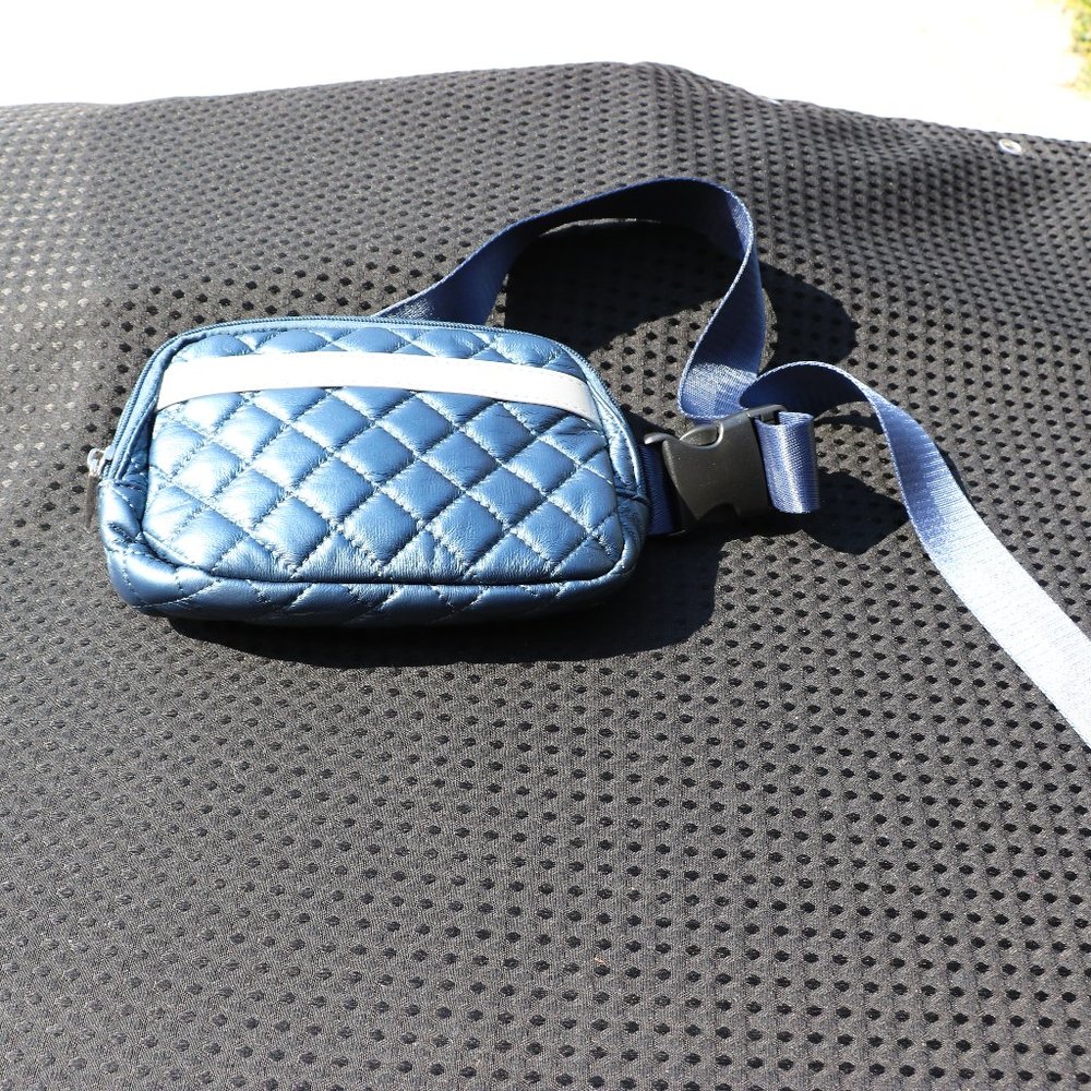 Quilted Nylon Navy Adjustable Belt Bag (NWOT)